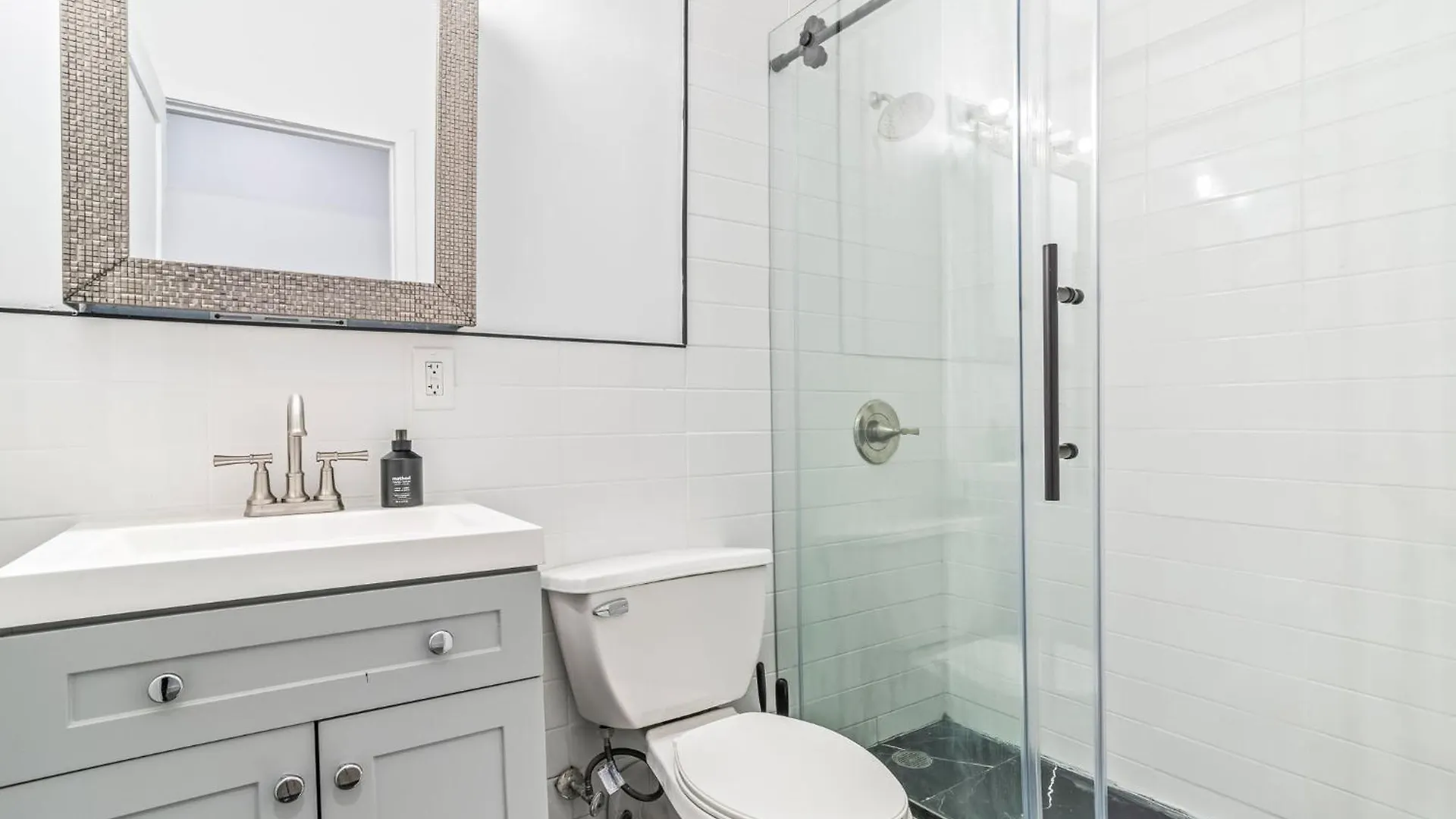 2Bed 1 Bath Cozy Gem Apt Apartment New York United States